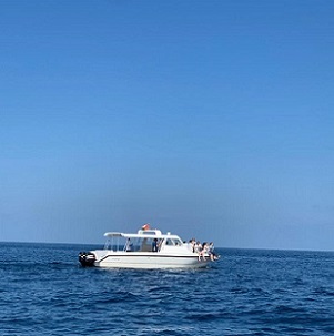 boat-in-sea-of-muscat
