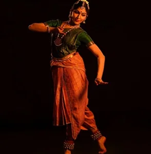 South-Lady-dancing-34