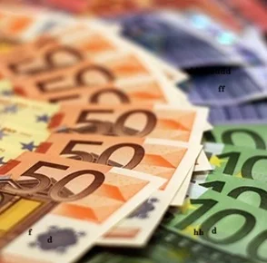 Euro-bank-notes-9176